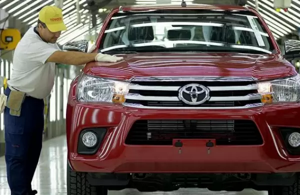 Crece la crisis de los neumáticos y Toyota paraliza su producción