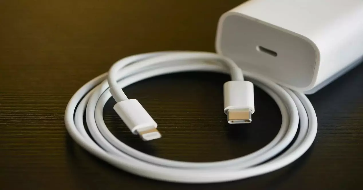 banda Morgue Mala fe No tires el cargador de tu iPhone: esto es lo que significa el cambio de USB-C  de Apple - Forbes Argentina
