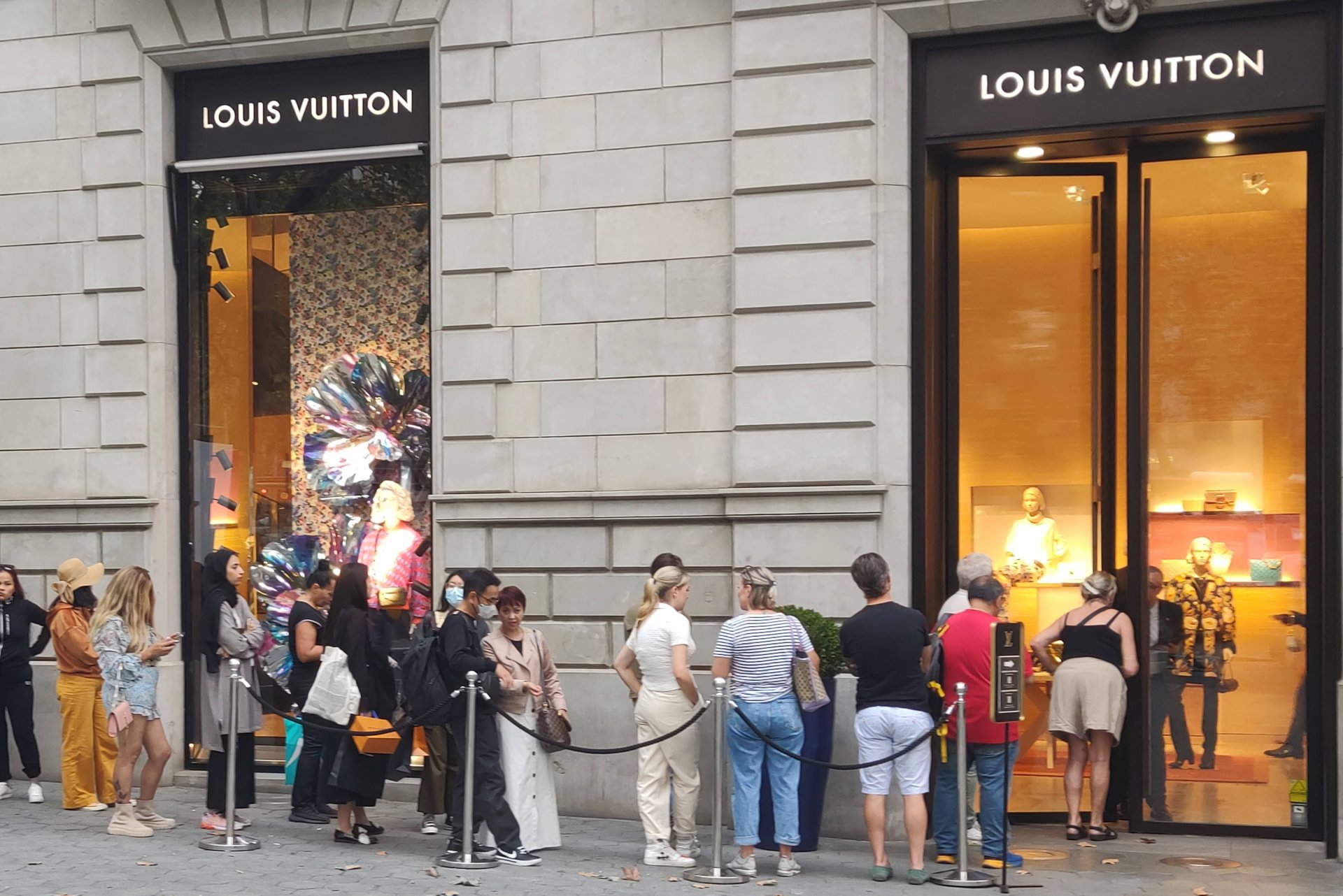 Ventas de Louis Vuitton catapultaron ganancias anuales de grupo