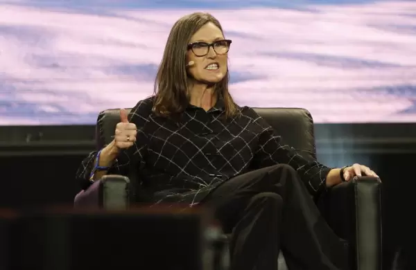 "La Reina de la Bolsa" Cathie Wood derrochó 32 millones de dólares en acciones de Tesla