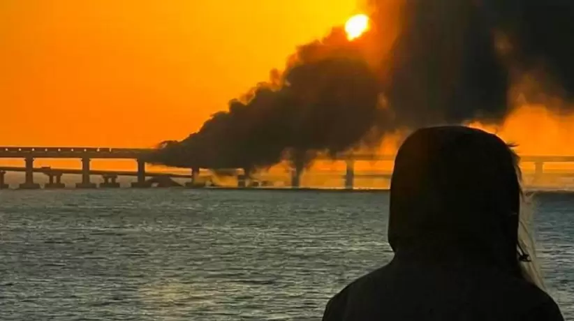 Incendio en el puente de Kerch, en Crimea
