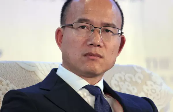 Quién es Guo Guangchang, el "Warren Buffett" de China que está en apuros y quiere vender todo