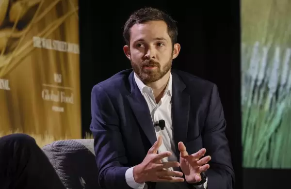 Arrestan a un director financiero y heredero de una enorne fortuna por "quedarse dormido en la casa equivocada"