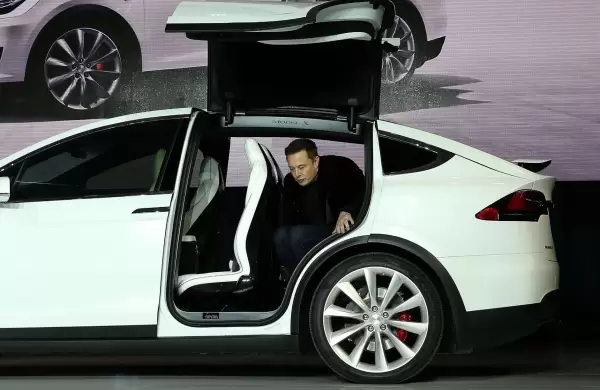 "Tesla se conduce solo": Un video de la empresa de Elon Musk que promocionaba el manejo autónomo es un fraude