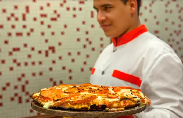 Unas 2500 pizzas por da y 500 porciones de fain: este clsico de Buenos Aires se renueva y sin perder su mstica