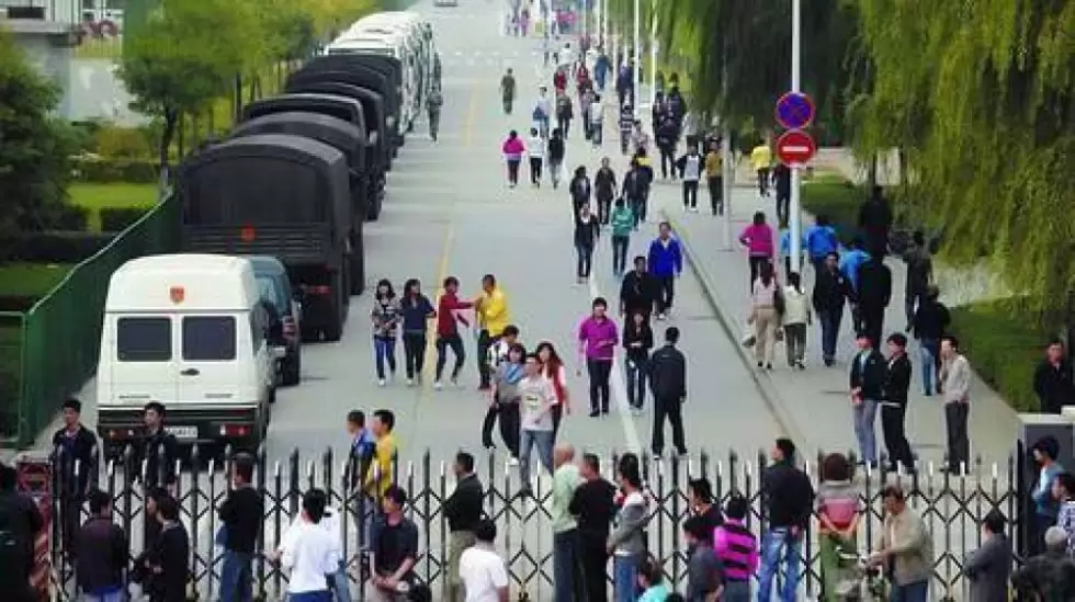 Videos: Una batalla campal entre empleados de Apple sacuden las acciones de la e