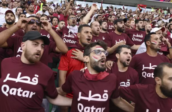 Una investigacin del New York Times revela la trama oculta y los orgenes de los hinchas alquilados en Qatar 2022