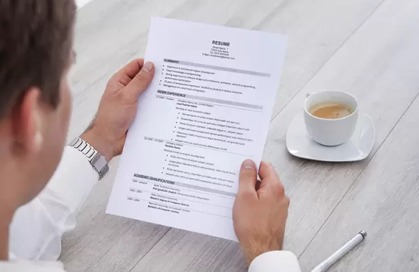 Cómo "limpiar el CV" para llamar la atención de un headhunter