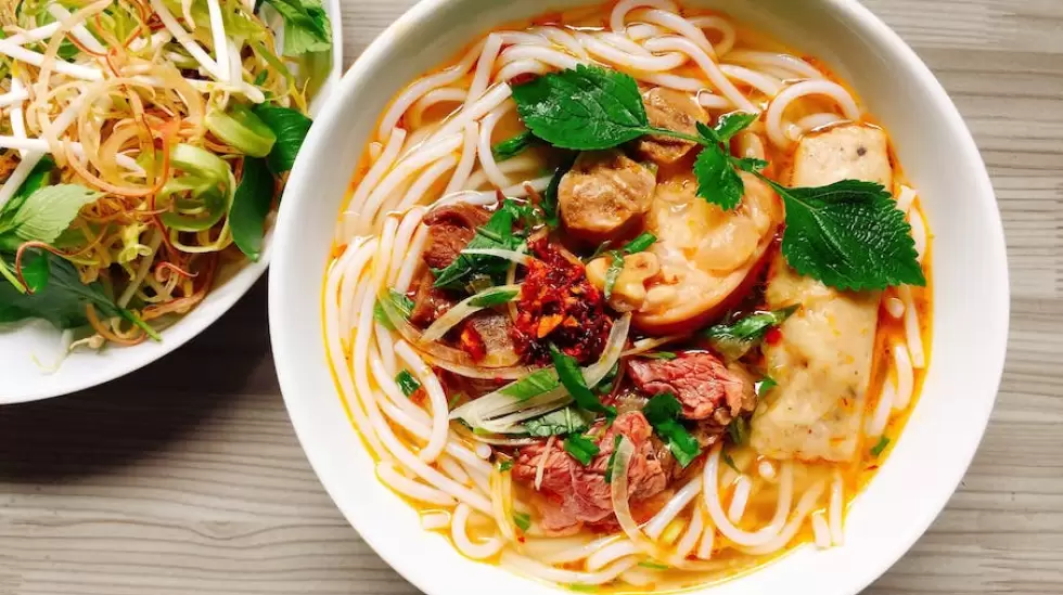 Fideos Con Carne Y Menta Por Encima