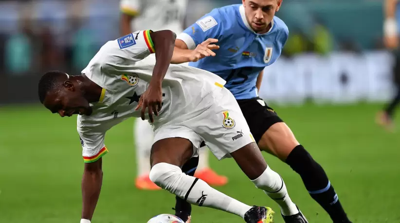 Uruguay le ganó a Ghana 2 a 0 y pasó a octavos de final