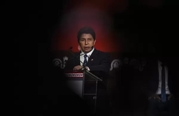 El presidente Castillo disuelve el Congreso y es acusado de asestar un autogolpe en Perú