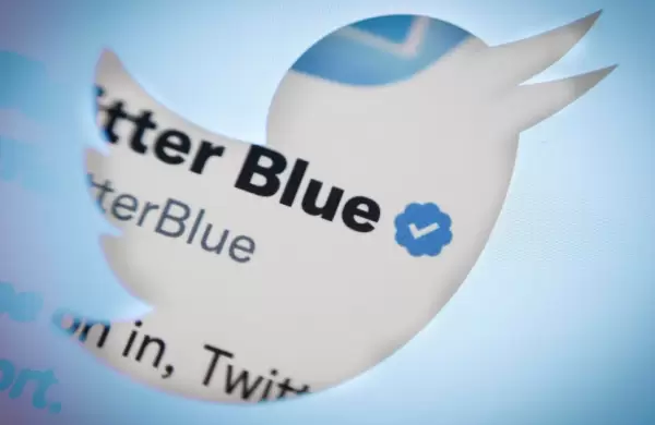 Los suscriptores de Twitter Blue podrn ocultar sus tildes azules de verificacin