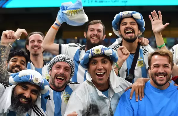 Qatar 2022 en fotos: los hinchas argentinos jugaron su partido y se preparan para la final del domingo