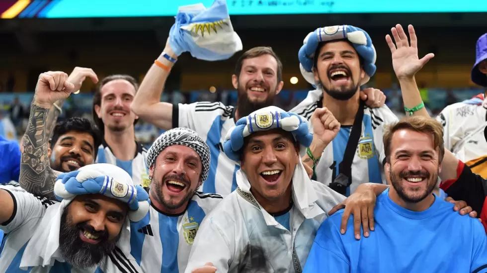 Los hinchas Argentinos coparon el estadio Lusail (Tlam)