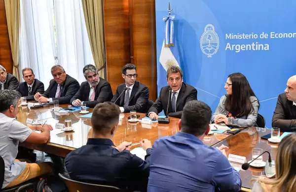 A casi tres meses del final de mandato, el Gobierno acelera con cientos de nombramientos en el Estado