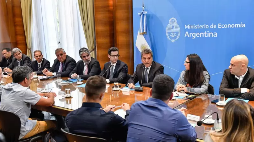 El ministro de Economía, Sergio Massa, con representantes del sector