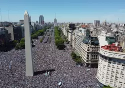 Cuatro millones de hinchas esperan en el Obelisco a la caravana de la Seleccin