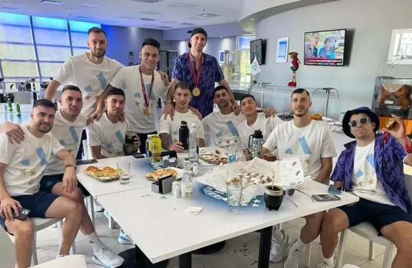 Mientras se espera por la camiseta con las tres estrellas, cunto cuesta la remera, que ya desat una fiebre de ventas