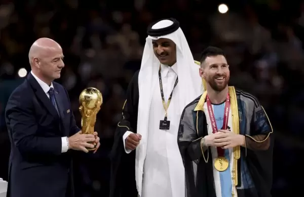 Qatar 2022: Ofrecen una cifra espeluznante para quedarse con el bisht que visti Messi