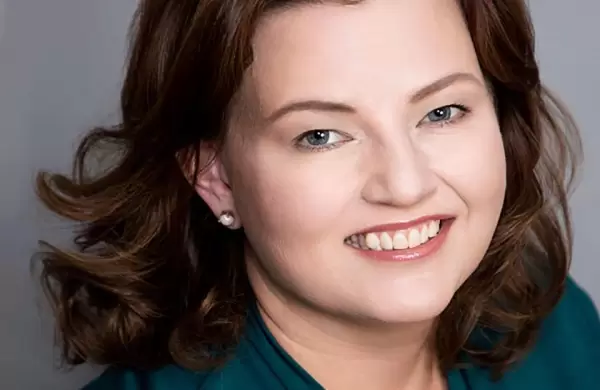 As es la empresaria que ayuda a las mujeres en quimioterapia a mantener su cabello