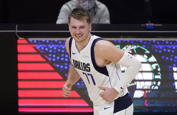 Quién es Luka Doncic, la estrella de la NBA que tras un histórico partido dijo: "Necesito una cerveza para recuperarme"