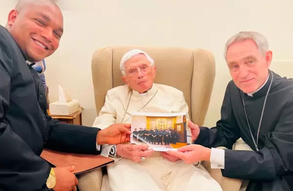 Muri  el papa emrito Benedicto XVI