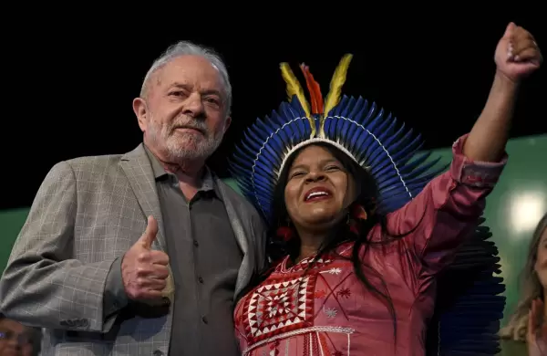 Sin Bolsonaro, Lula asume un tercer mandato histórico en una Brasilia blindada