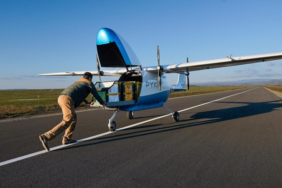 Questo aereo da carico elettrico robotizzato potrebbe cambiare per sempre il trasporto marittimo