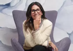 Cmo la magnate del maquillaje Bobbi Brown se convirti en un fenmeno de TikTok a los 65 aos