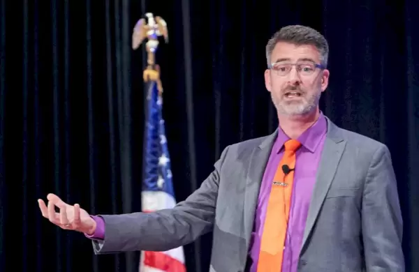 "Por debajo de cero": El sombro escenario que describi el estratega Peter Zeihande para Bitcoin