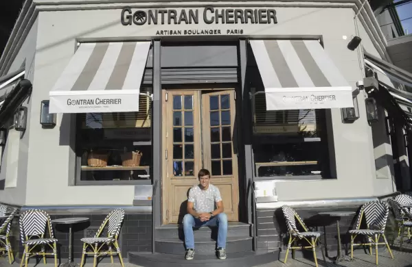 De la cancha a la cocina: El ex futbolista Renato Civelli inaugur el quinto local de lapatisserie francesa Gontran Cherrier y va por ms