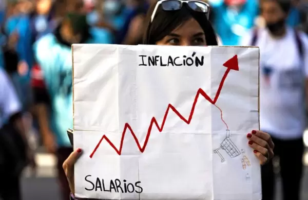 La inflación desaceleró por segundo mes consecutivo: qué tendencia esperan los analistas y cuál es la estrategia del BCRA para contener el dólar