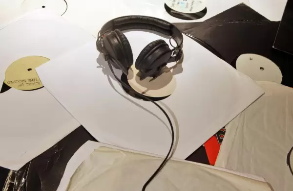 La historia de los auriculares creados para aislar el ruido del Concorde que hoy son un clsico para los DJs