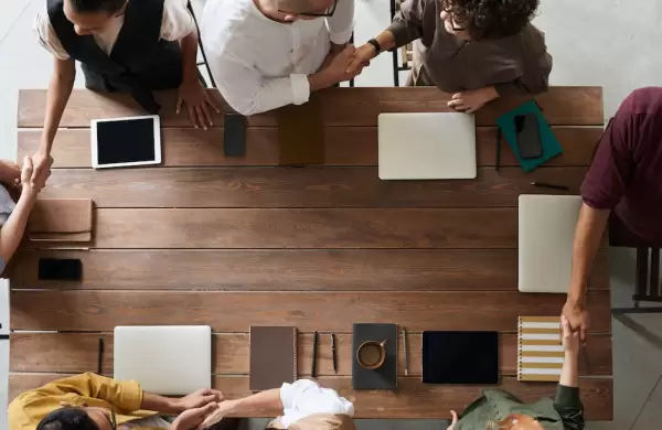 Diez formas no verbales de expresar empatía con tu equipo