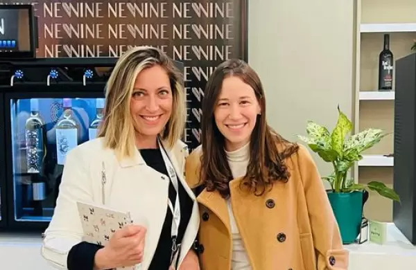 Empezaron con un dispenser para servir vino en copa, lograron inversiones por US$ 250 mil y hoy revolucionan la industria desde la Argentina