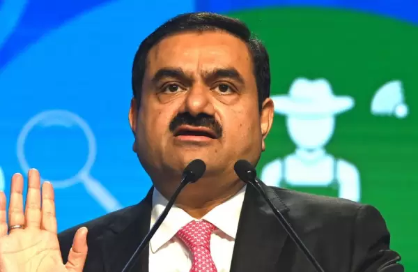 Gautam Adani deja de ser la tercera persona ms rica del mundo al ser acusado de orquestar "la mayor estafa de la historia corporativa"