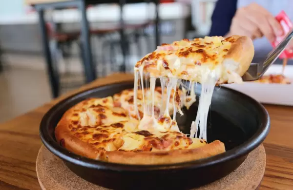 Hoy es el da de los fanticos de la pizza: Cuatro destinos, ocho restaurantes y cul es la ms popular de la Argentina