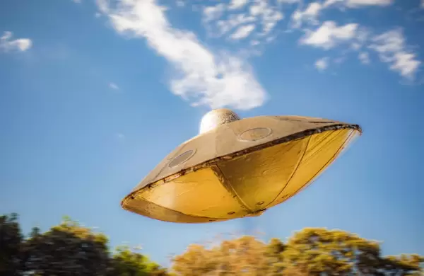 Informe grfico: cunta gente cree que los ovnis visitarn la Tierra este ao