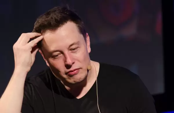 Qu hay detrs de la inslita decisin de Elon Musk de hacer a Twitter ms inseguro para 386 millones de usuarios