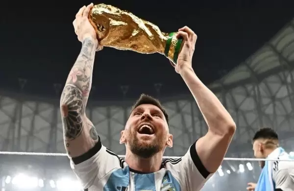 La historia detrs de la copa que levant Messi en la foto ms likeada del mundo