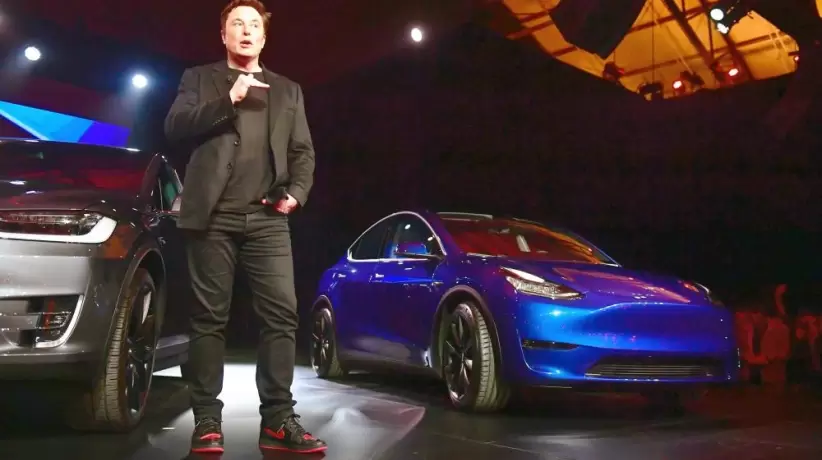 Elon Musk - Tesla - Model Y.
