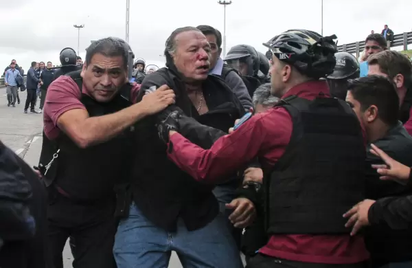 Detuvieron a dos participantes de la protesta de colectiveros en la que fue agredido Berni