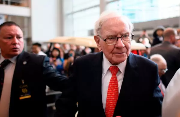 Elon Musk cree que llegó el momento de que Warren Buffett se haga cargo de la economía de Estados Unidos