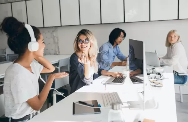 Por qué los jefes están formando a sus empleados para que sean influencers corporativos