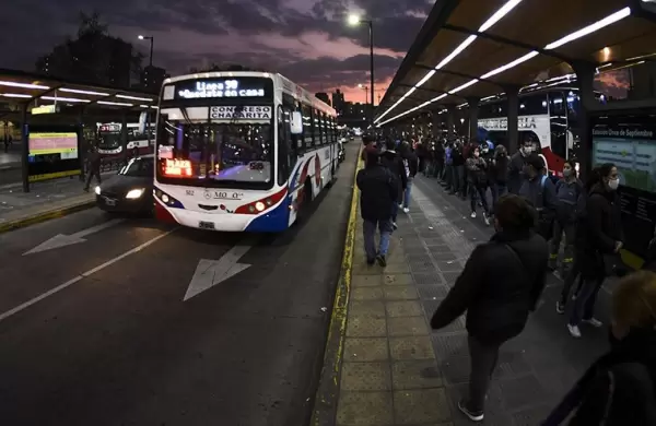 Colectivos en AMBA: se extiende la medida de fuerza y no habr colectivos en toda la noche