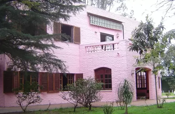 As es "La Rosada", la casa de Sergio Schoklender que sale a remate por 12 millones de pesos