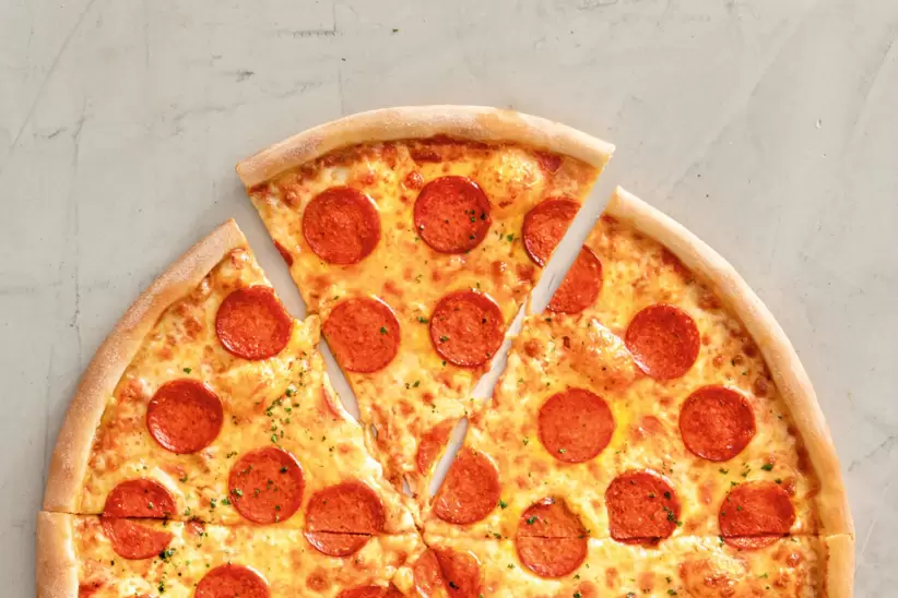 life - abril 2023 - pizza - pepperoni-corte