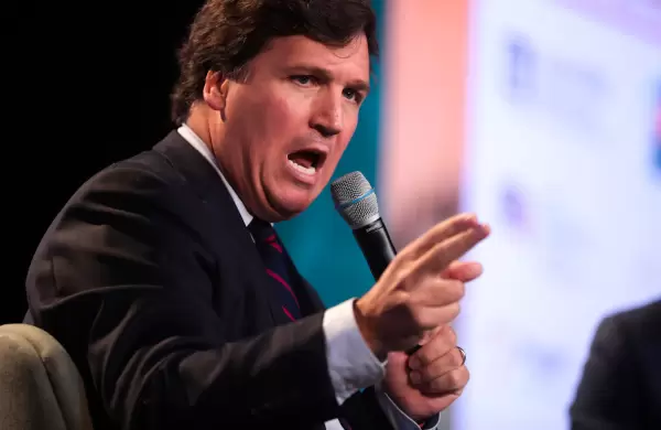 Cunto ganaba Tucker Carlson, el controvertido periodista acusado de misoginia que Fox ech luego de perder millones