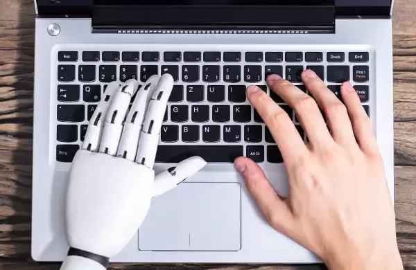 Demasiada Inteligencia Artificial o poca inteligencia humana, ¿Cuál es el peligro real?