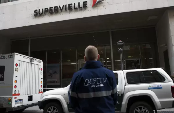 Allanan unas 20 entidades financieras del microcentro porteño por presuntas maniobras ilegales